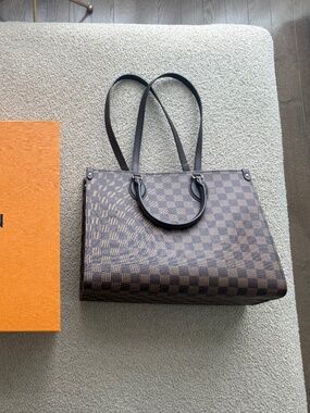 Louis Vuitton OnTheGo MM